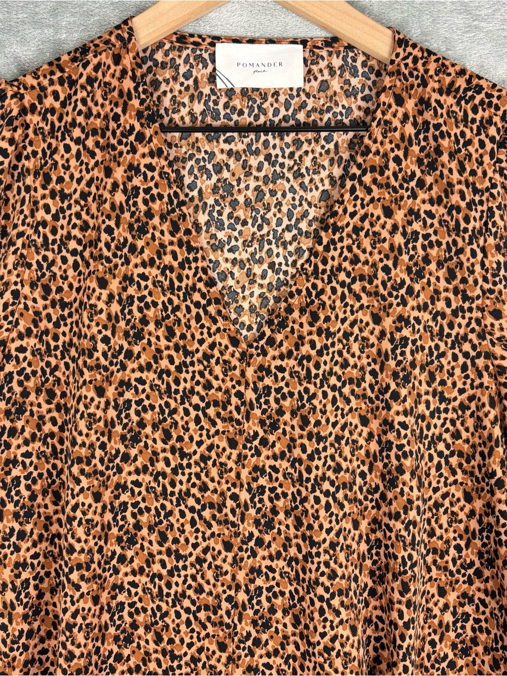 Tuckernuck Pomander Place Top Womens XL Brown Leopard Print V-Neck - Picture 5 of 10